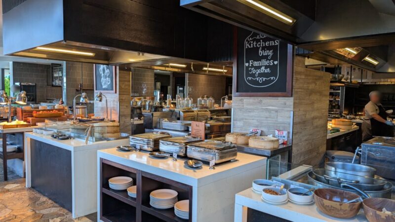 フィジー マリオット リゾート モミベイ、オーバーウォーターブレ、202506、朝食ブッフェ、Goji Kitchen&Bar、オープンキッチン