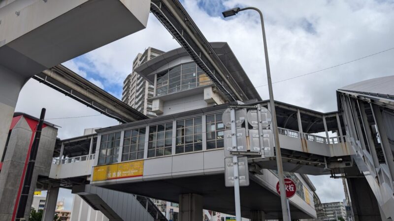 モノレール、牧志駅