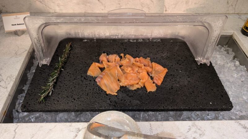シェラトン デナラウ ヴィラズ、202505、朝食レストラン、619island、サーモン